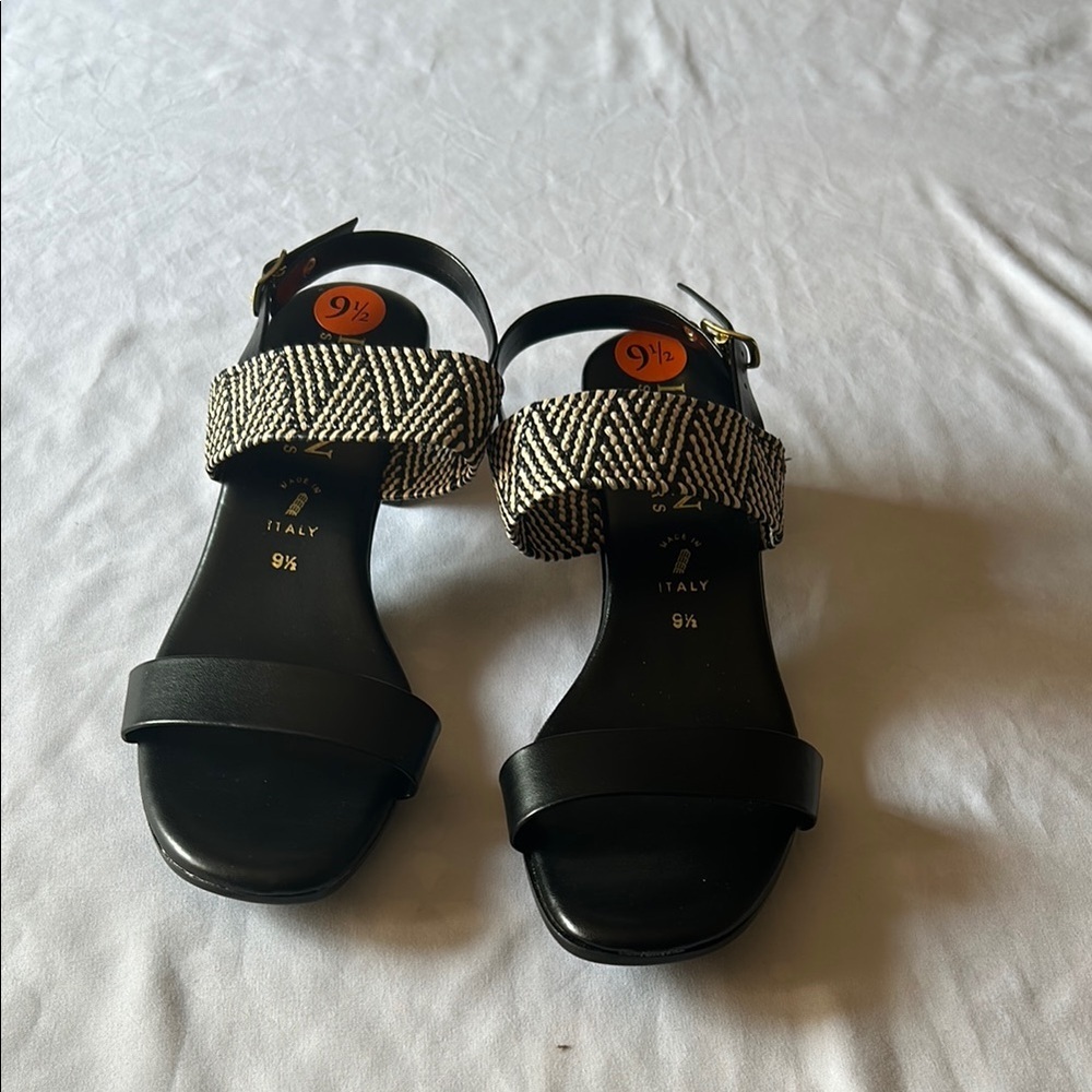 Italian Shoemakers Black and White Sandals - Picture 4 of 4